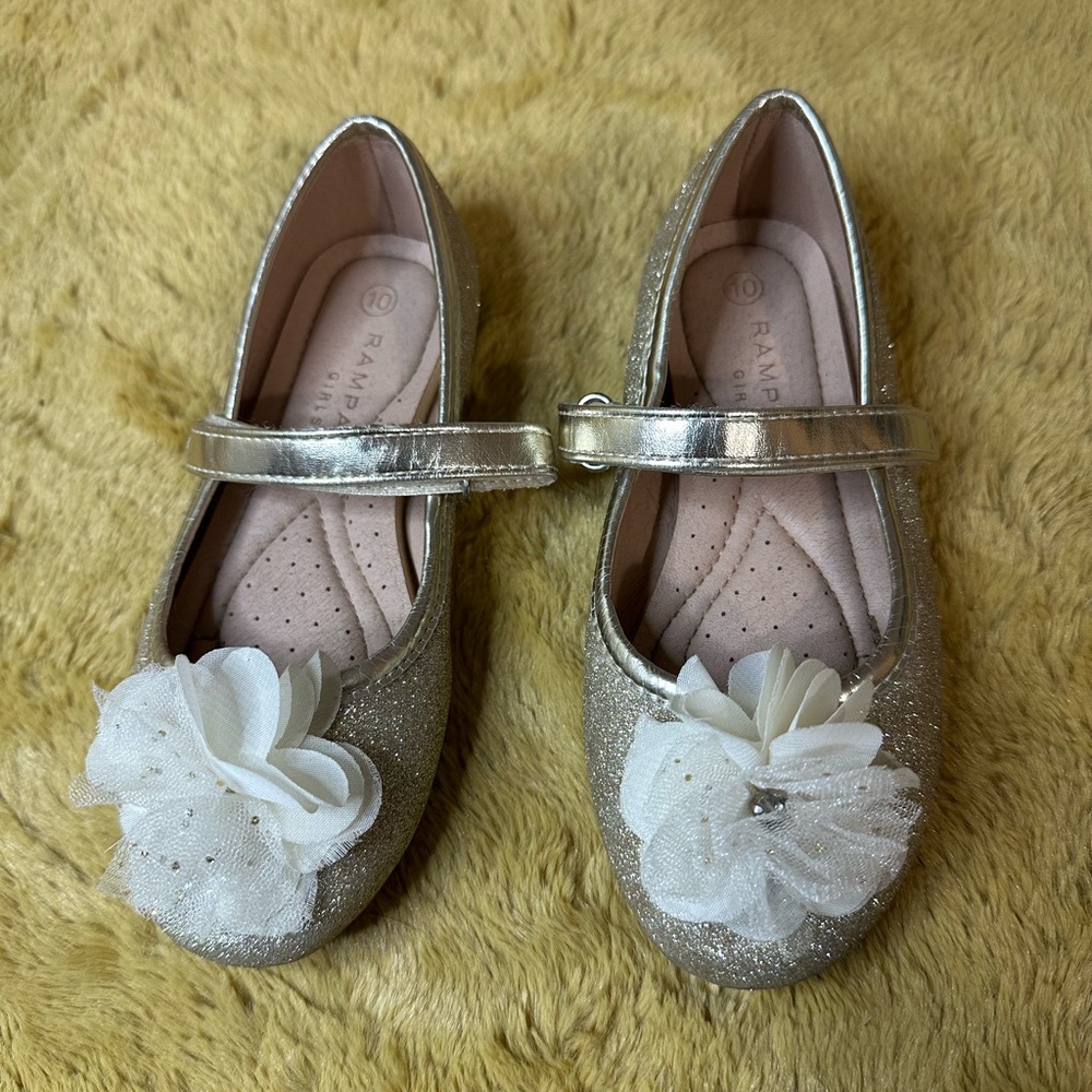Rampage Silver Dress Shoes with White Flower
